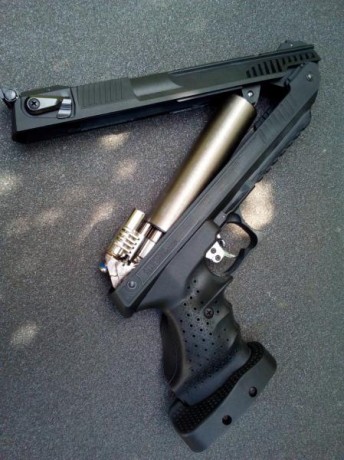 Hola, pongo a la venta estas dos pistolas de 4,5 mm .
La Feinwerkbau lp 65  210 euros y la Zoraki hp 01 60
