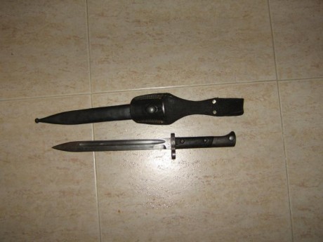 busco bayoneta corta mauser corta modelo coruña oviedo, de las usadas en guerra , en buen estado y completa 11