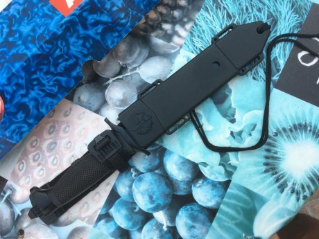 Vendo cuchillo Oso negro de Aitor, modelo Urban. Nuevo a estrenar.
85 euros envío incluido a península. 02