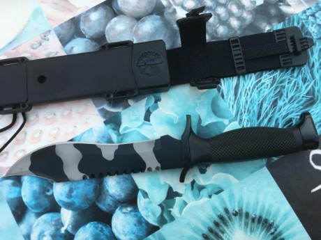 Vendo cuchillo Oso negro de Aitor, modelo Urban. Nuevo a estrenar.
85 euros envío incluido a península. 00