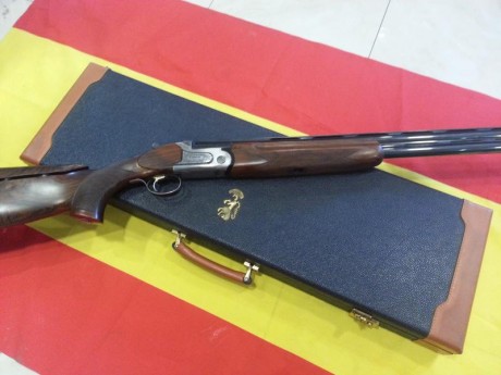 No tiene apenas uso. Extrtaordinaria escopeta a la altura de las mejores armas para el tiro al plato.Cambio 02