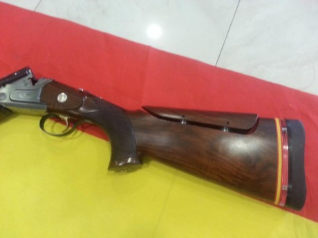 No tiene apenas uso. Extrtaordinaria escopeta a la altura de las mejores armas para el tiro al plato.Cambio 01