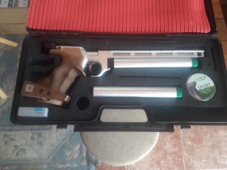 Buenos días.
Pongo a la venta esta magnifica pistola de aire comprimido marca Steyr 4,5.
las botellas 41