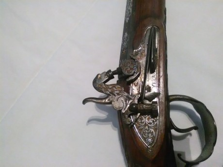 Un  amigo  que no se maneja con Internet tiene unas escopetas antiguas realmente muy bonitas y en buen 11