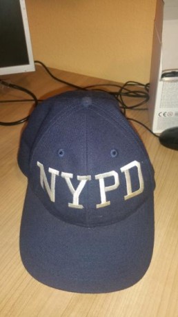 Auténtica gorra de la policía de Nueva York.Perfectamente conservada.18 euros. 00