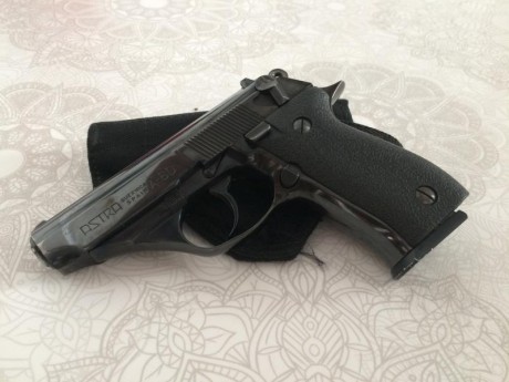 Hola buenos dias vendo arma corta de la marca ASTRA modelo A-60 de calibre 9mm corto, el arma esta en 02