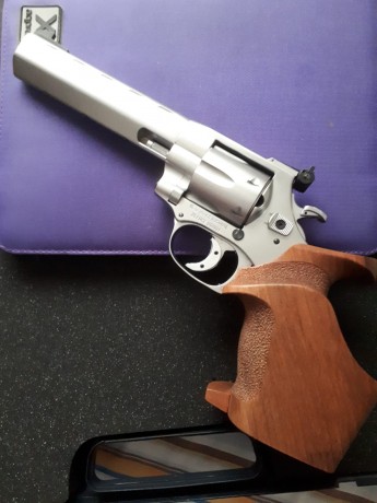 VENDO este revolver WEINCHRAUCH MACH( MADE IN GERMANY) con acabado INOX del año 2017 por no usarlo.Esta 02