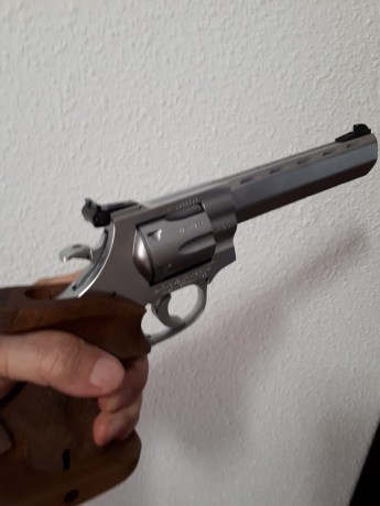 VENDO este revolver WEINCHRAUCH MACH( MADE IN GERMANY) con acabado INOX del año 2017 por no usarlo.Esta 12