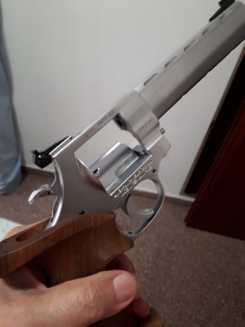 VENDO este revolver WEINCHRAUCH MACH( MADE IN GERMANY) con acabado INOX del año 2017 por no usarlo.Esta 10