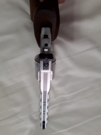 VENDO este revolver WEINCHRAUCH MACH( MADE IN GERMANY) con acabado INOX del año 2017 por no usarlo.Esta 20