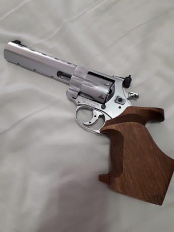 VENDO este revolver WEINCHRAUCH MACH( MADE IN GERMANY) con acabado INOX del año 2017 por no usarlo.Esta 30