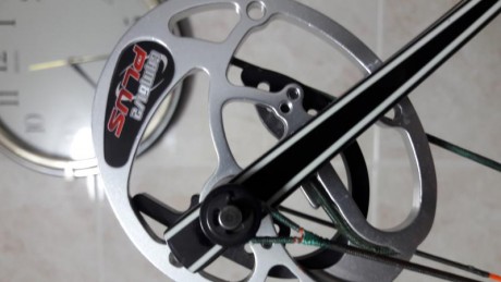 Vendo Hoyt Contender Elite ZURDO, 50-60 Libras 27-29 de apertura, Poleas CAM 1/2 Plus. Solo el arco 400 01