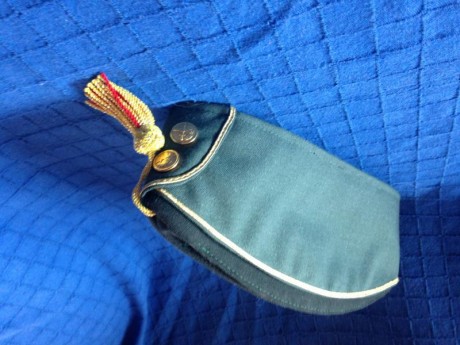 Se vende gorro cuartelero oficial de la Guardia Civil nuevo, talla grande, gran calidad forrado con raso 00