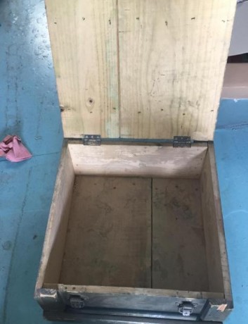 Vendo cajas militares de madera a 40 euros cada una, gastos de envió incluidos peninsula, están en Murcia. 00