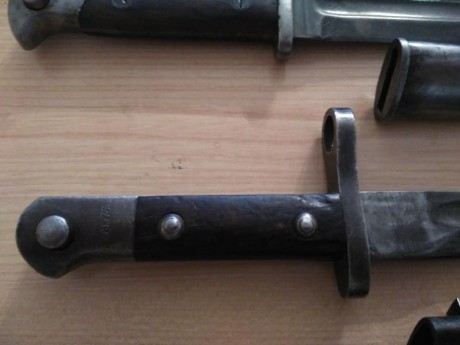 Hola
Vendo las siguientes bayonetas:
Simson Suhl para mauser español. Solo legible Suhl: 25E
Turca ASFA: 00