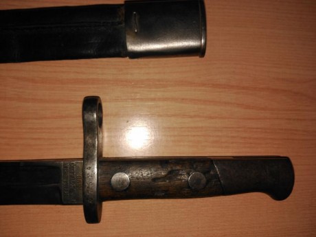 Vendo bayoneta mauser oviedo M93 de 1896 con funda de cuero y tahali. 100E. 00
