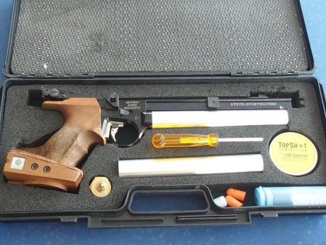 Se vende Steyr de 5 disparos, funcionando perfectamente. Dispone de 2 bombonas de 2007 totalmente operativas. 00