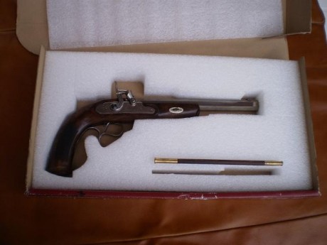 se vende pistola william parker match
calibre 440
esta en Collado Villalba Madrid 
precio 250 € 02