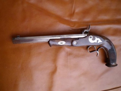 se vende pistola william parker match
calibre 440
esta en Collado Villalba Madrid 
precio 250 € 00