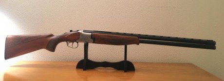Vendo escopeta  LAURONA  superpuesta . IMPECABLE!!!
Calibre 12 ,pocos tiros, expulsora selectora y barichoque 02