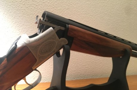 Vendo escopeta  LAURONA  superpuesta . IMPECABLE!!!
Calibre 12 ,pocos tiros, expulsora selectora y barichoque 01
