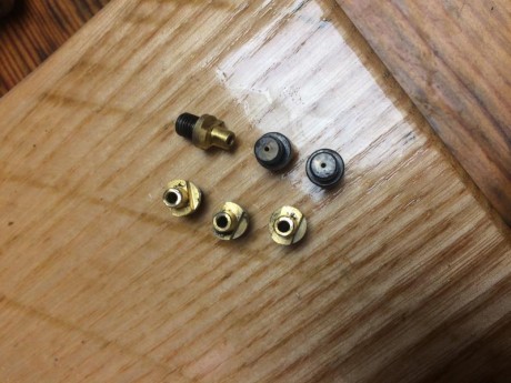 Vendo 6 chimeneas de berilio, estavan montadas en un pietta remigton, creo q el paso es 6x0,75(si me equivoco 01