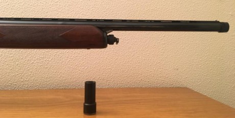 Vendo escopeta  SEMIAUTOMATICA BREDA ALTAIR   con barichoque exterior.

Incluye protector de rosca y boquilla 00