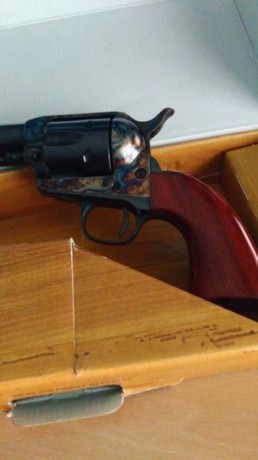 Vendido------ revolver Uberti 45 LC. 5 pulgadas.
Lo compré por capricho y lo tengo guardado en el armero 21