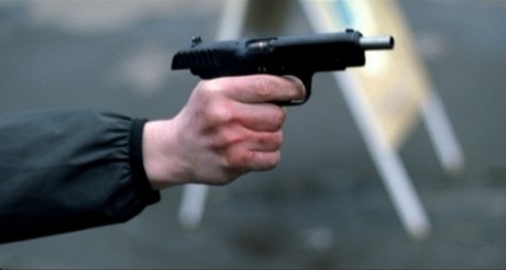 Compañeros,

En vista de las ganas de algunos (Elcafe, Wilcow, Vrakk, etc) por adivinar armas de películas 100