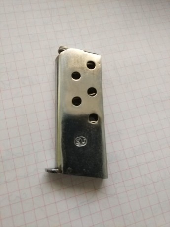 Busco un cargador como este.Corresponde a una pistola Victoria 1911 de 6.35.Precio a convenir. 00
