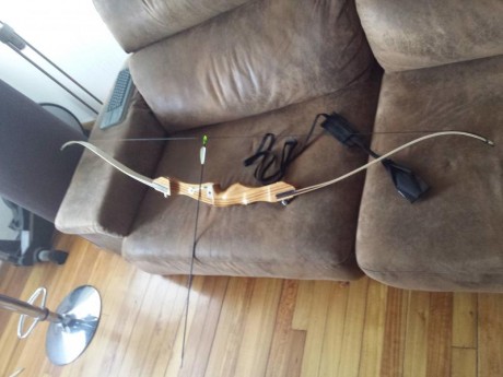 Vendo arco con complementos y 20 flechas de carbono a estrenar.  Sólo se ha montado un par de veces. Sin 12