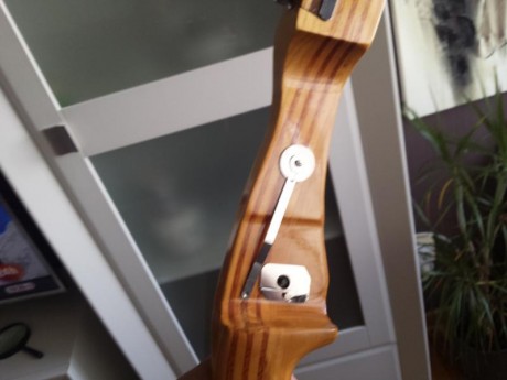 Vendo arco con complementos y 20 flechas de carbono a estrenar.  Sólo se ha montado un par de veces. Sin 10