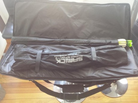 Vendo arco con complementos y 20 flechas de carbono a estrenar.  Sólo se ha montado un par de veces. Sin 31
