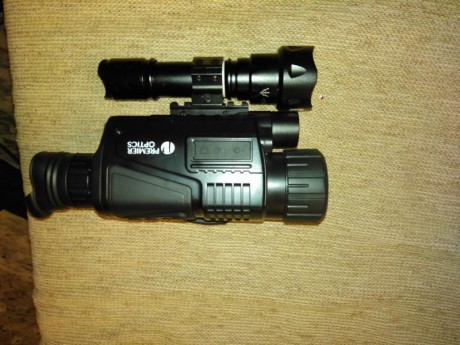 Hola, tengo un monocular nocturno Bresser de 5x50 que utilizo siempre en esperas y me es de gran ayuda. 40