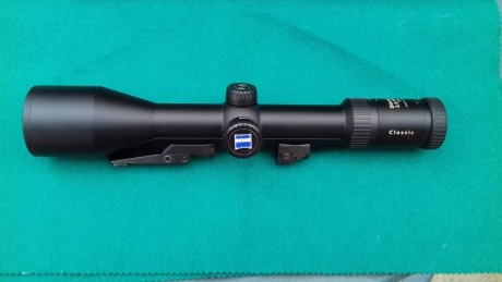   Buenas tardes

Visor Zeiss Classic de carril con retícula iluminada en primer plano. Retícula modelo 02