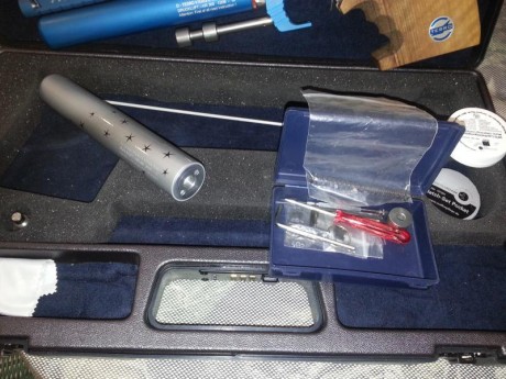 Practicamente nueva. Incorpora maletín original con todos sus complementos así como bomba de carga. Maxima 01