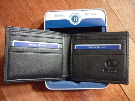 Por no usarlo, vendo este conjunto de cinturon y cartera de piel de la casa Miguel Bellido. Esta sin estrenar.
El 10