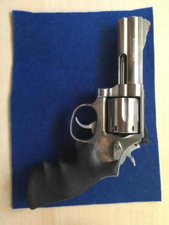 Se vende revolver smith and wesson modelo 686 calibre 357 mágnum de 4 pulgadas, en perfecto estado, con 01