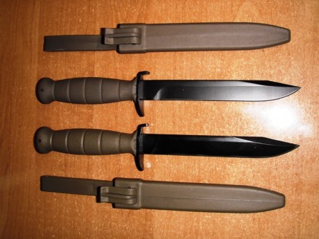 Traducción:

"El cuchillo de campo 78

Descripción
El cuchillo de campo 78 es un cuchillo multifunción. 161
