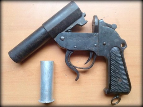 Pistola de señales española Mod 1946
Fábrica de Armas de la Coruña
Nº serie A3758
Precio: 120 euros
Gastos 02