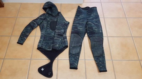 Se cambia equipo de pesca submarina completo.
2 trajes talla 4. De 7mm sporasub camo green y 5mm cressi 02