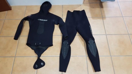 Se cambia equipo de pesca submarina completo.
2 trajes talla 4. De 7mm sporasub camo green y 5mm cressi 01