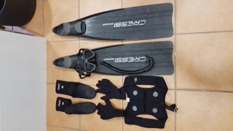Se cambia equipo de pesca submarina completo.
2 trajes talla 4. De 7mm sporasub camo green y 5mm cressi 11