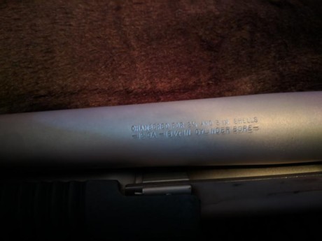 Se vende escopeta de corredera de la marca Mossberg, compatible con cartuchos del 12 y 12.70, modelo mariner 00