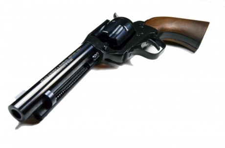 Hola estoy interesado en saber quien distrubuye y venden este revolver detonador  ME 1873 Hartford 9mm 00