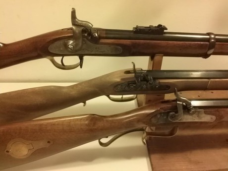 Hola a todos, vendo:
- Hawken Woodsman de ARDESA cal. 45 1/66" Percusión.
Punto de mira original 02