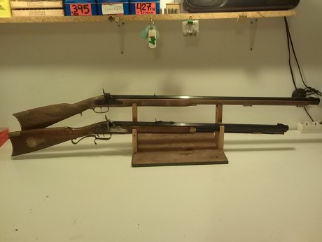 Hola a todos, vendo:
- Hawken Woodsman de ARDESA cal. 45 1/66" Percusión.
Punto de mira original 00