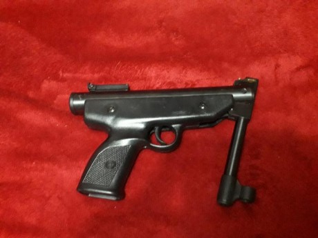 No tengo muchos conocimientos sobre ella. Escucho ofertas. No entiendo de armas. 01