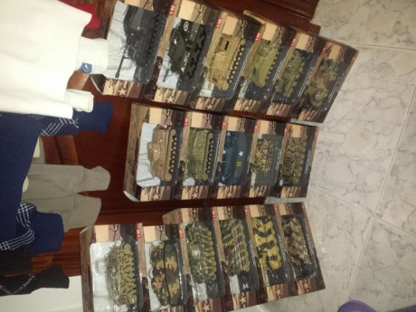 Buenas tardes  a todos , vendo varios carros de combate de Altaya , en escala 1/43 , están practicamente 00
