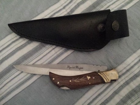 Hola a todos , un familiar me pide que le ponga a la venta 2 navajas y un cuchillo , el cuchillo es nuevo 02